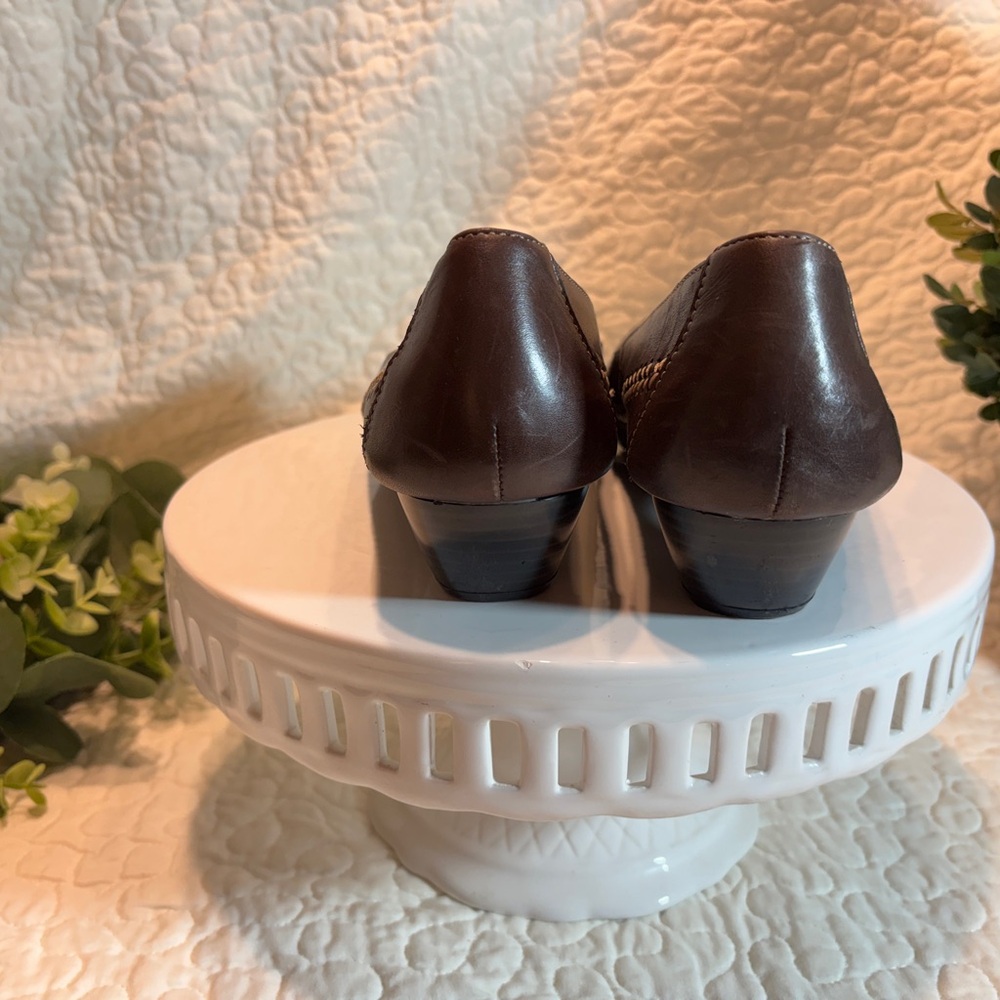 Bass Brown Leather Low Heel Moccasin Style with Floral Accents - Picture 3 of 5